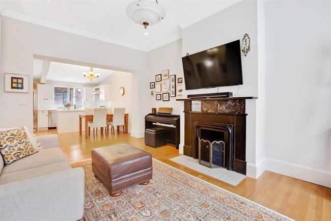 Building Photo - 5 Bond St