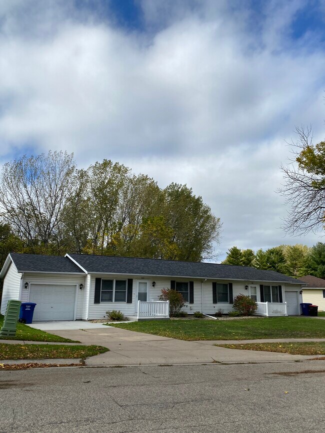 Side-by-Side Duplex near College - 357 Frenn Ave
