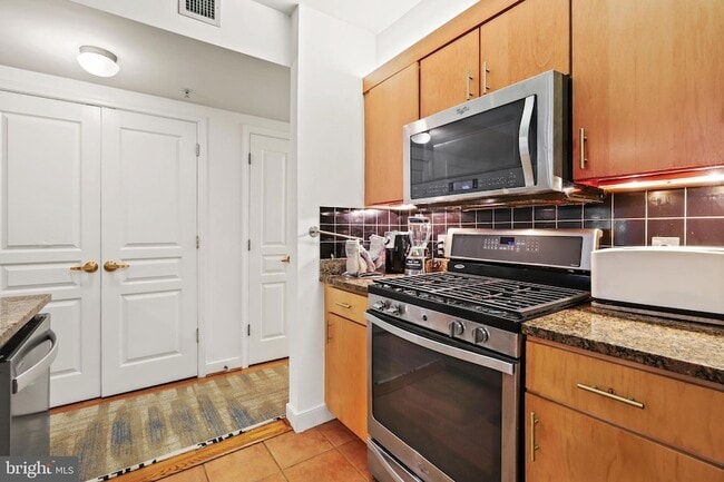 Building Photo - 616 E Street NW Unit 1007