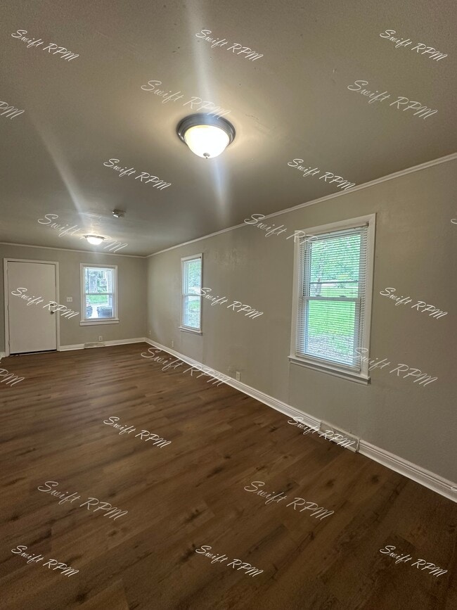Building Photo - 1115 E 84th St