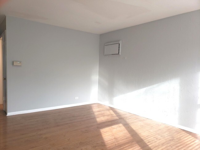 Foto del edificio - 3550 W Henderson St