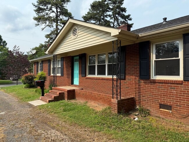 Photo - 1510 Woodhill Ln House