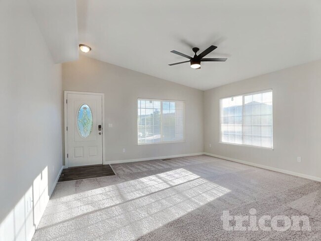 Foto del edificio - 17700 Smoketree Ct