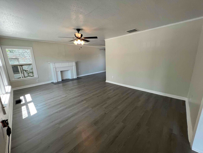 Building Photo - 310 College Dr