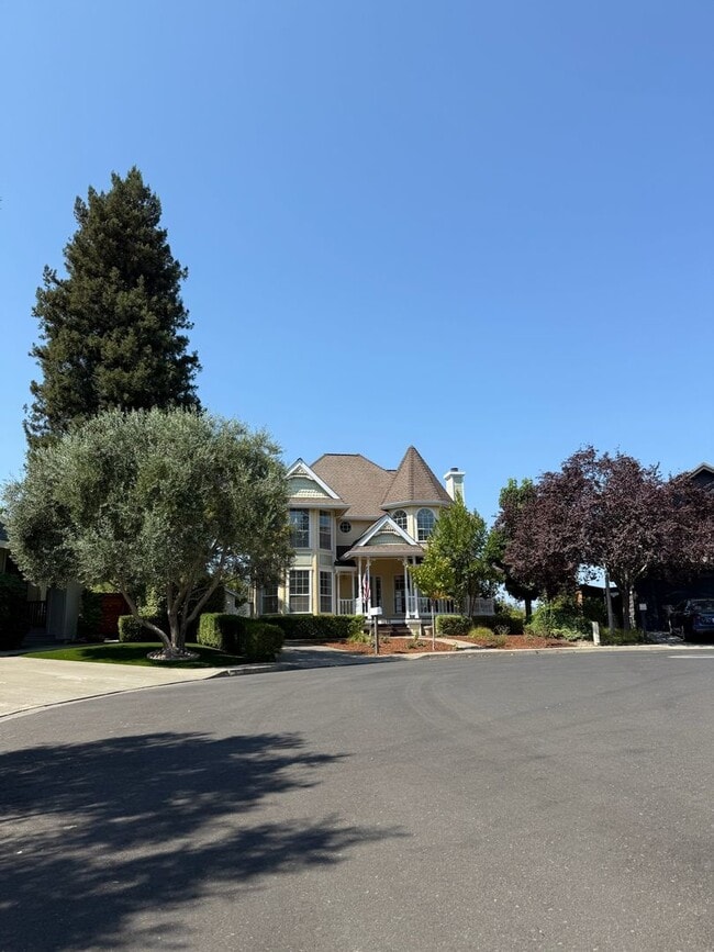 Building Photo - 1395 Grove Ct