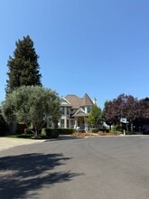 Building Photo - 1395 Grove Ct