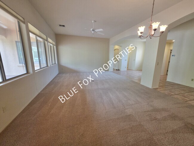 Foto del edificio - 5070 N Coronado Vistas Pl