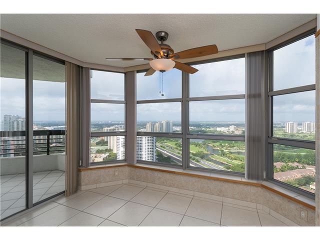 Foto del edificio - 3500 Mystic Pointe Dr