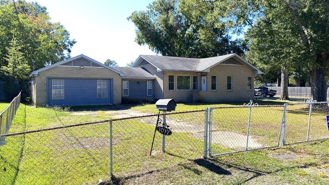 Building Photo - 1017 Audubon Ave