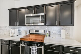 Building Photo - 14793 Hazel Br Dr