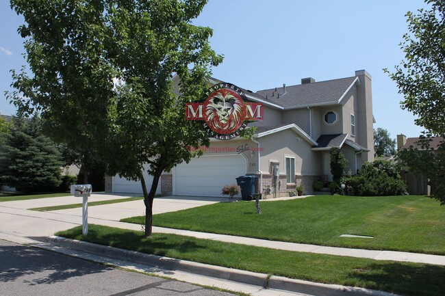 Foto del edificio - Great 3 Bed 2.5 Bath Twin Home