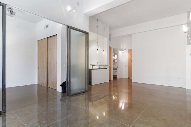 Foto del edificio - Modern Loft in Mint Plaza
