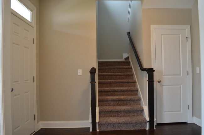 Building Photo - 1715 Davenport Dr