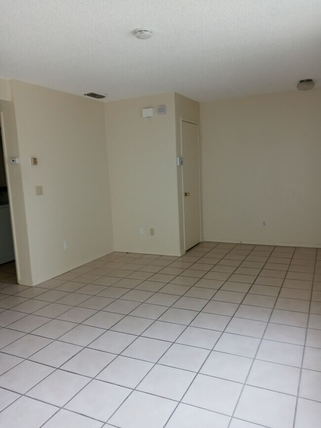 Foto del edificio - Available Now!!!