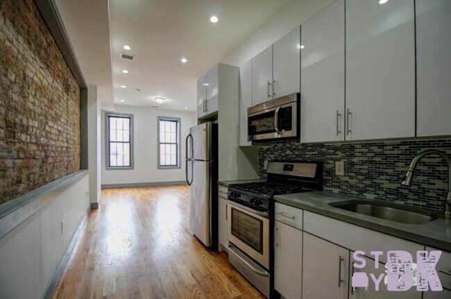 Foto del edificio - 1 bedroom in Brooklyn NY 11221