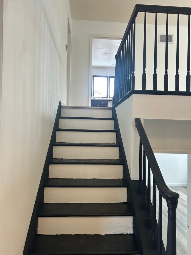 Building Photo - 101 Oakwood Dr