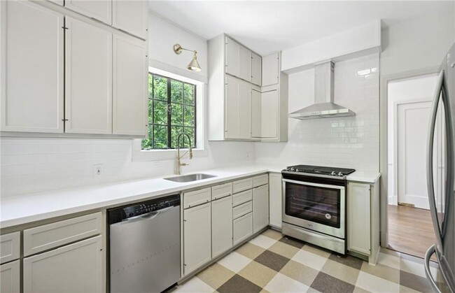 Building Photo - 1698 Noble Dr NE