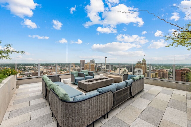 Building Photo - 300 Main