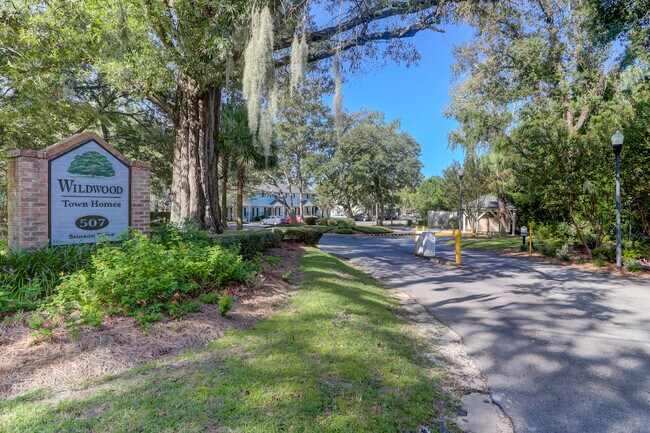 Building Photo - 507 Stinson Dr