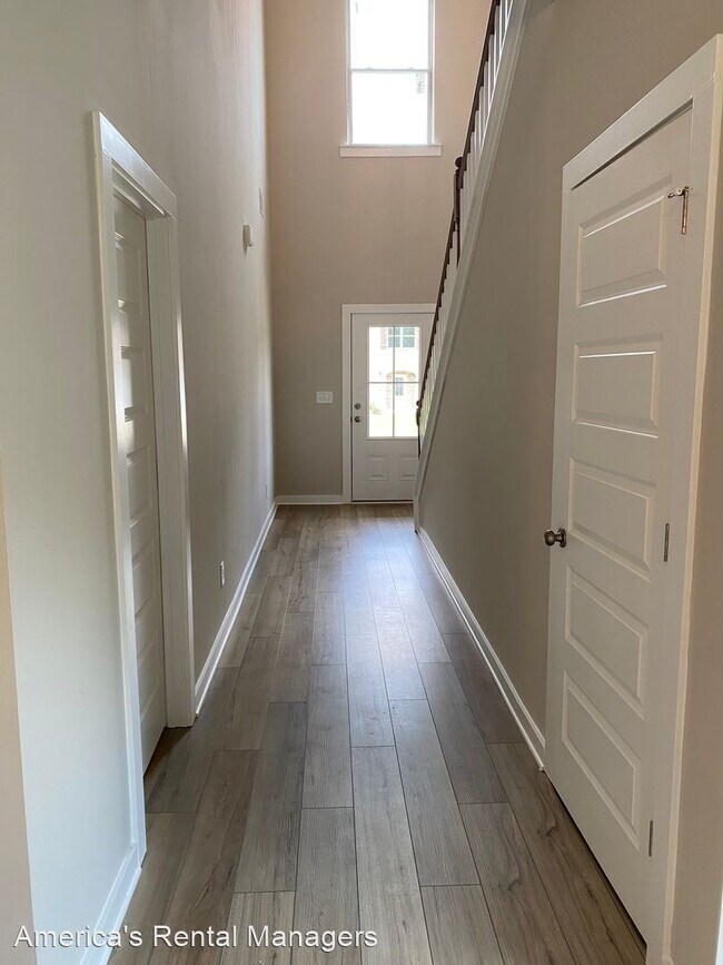 Building Photo - 3 br, 2.5 bath House - 1465 Brookhaven Drive