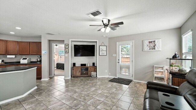 Building Photo - 208 Gatewood Clf