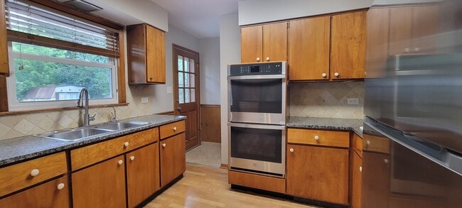 Foto del edificio - 532 Oakwood Dr