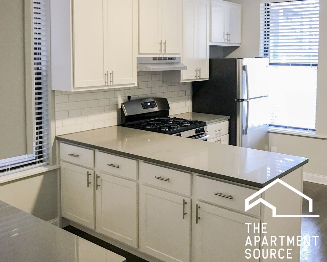 Primary Photo - 2730 N Wayne Ave