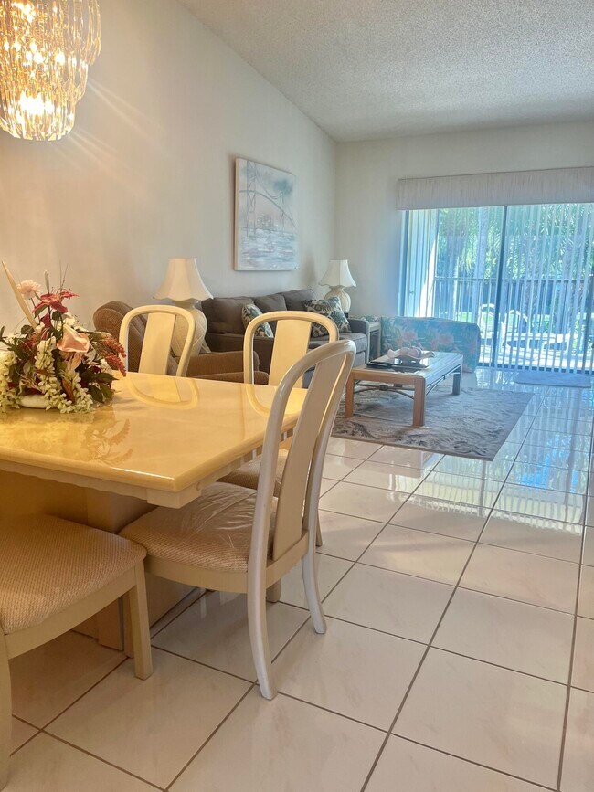 Foto del edificio - 7831 Willow Spring Dr