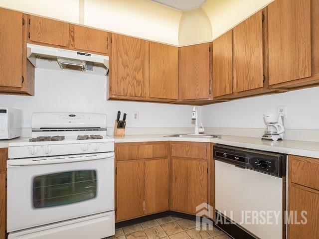 Foto del edificio - 395 Lancaster Ct