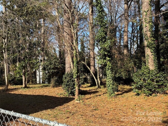 Building Photo - 818 Ferndale Dr