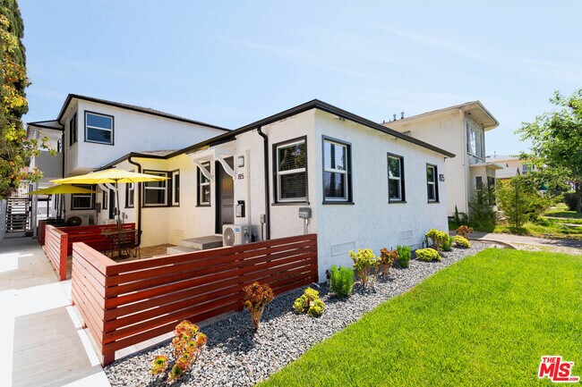 Foto del edificio - 815 W Glenoaks Blvd