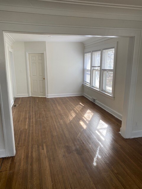 Foto del edificio - 5027 Forest Ave