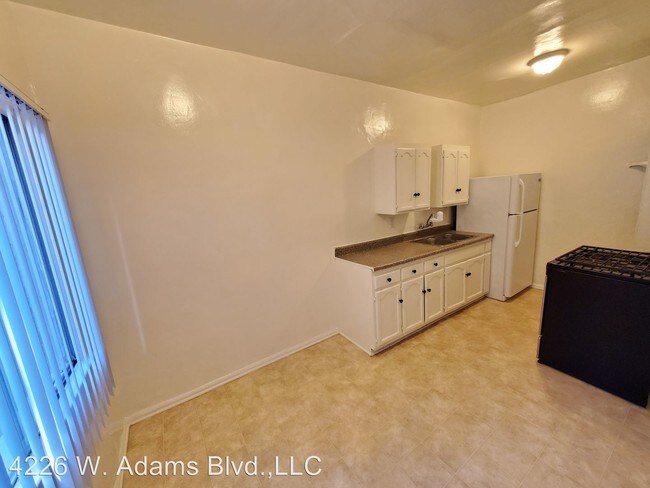 Building Photo - 4226 W Adams Blvd