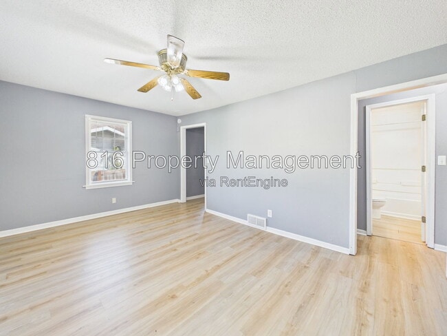 Foto del edificio - 5935 Cypress Pl