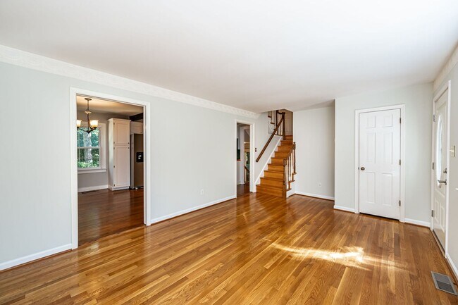 Foto del edificio - Generously Sized Midlothian Home Move In R...