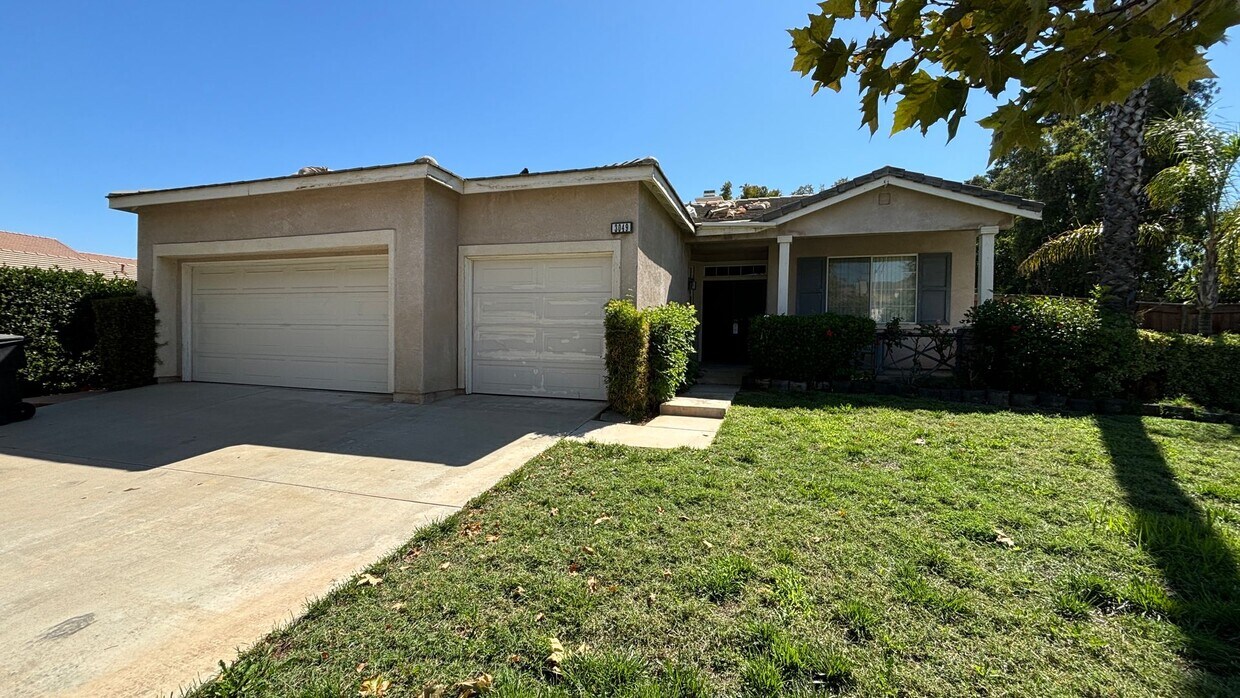 Primary Photo - Adorable Four Bedroom home ready for its f...