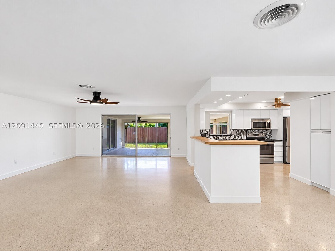 Foto del edificio - 3404 Barton Rd