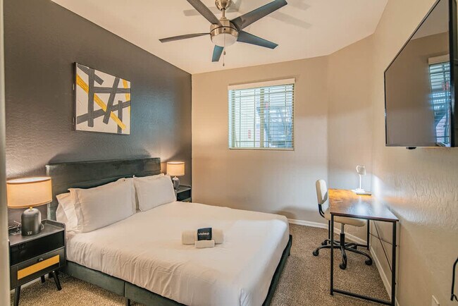 Building Photo - 1275 E University Dr