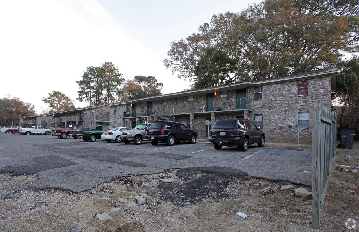 Primary Photo - Sumner Place Apartments