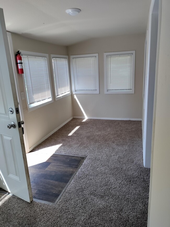 Foto del edificio - 1776 SE Stewart St