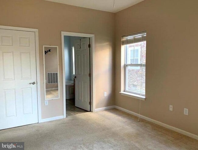 Foto del edificio - 4301 Fullerton Ct