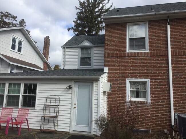 Building Photo - 12 Rodman Rd