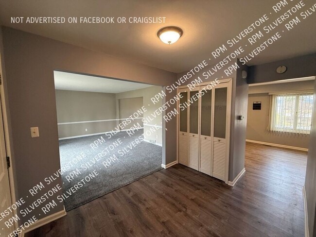 Foto del edificio - 5283 Rostraver Ct