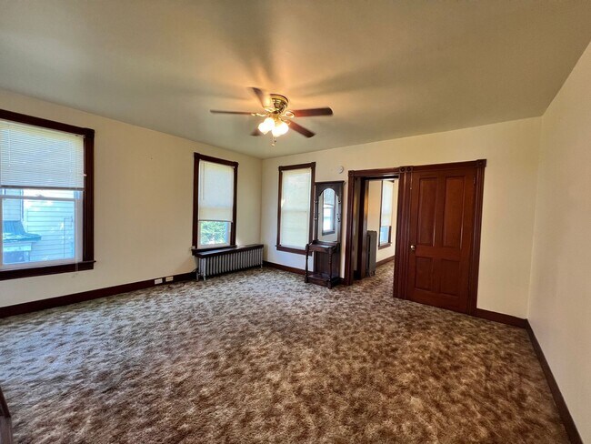 Foto del edificio - 323-325 S Cherry St.