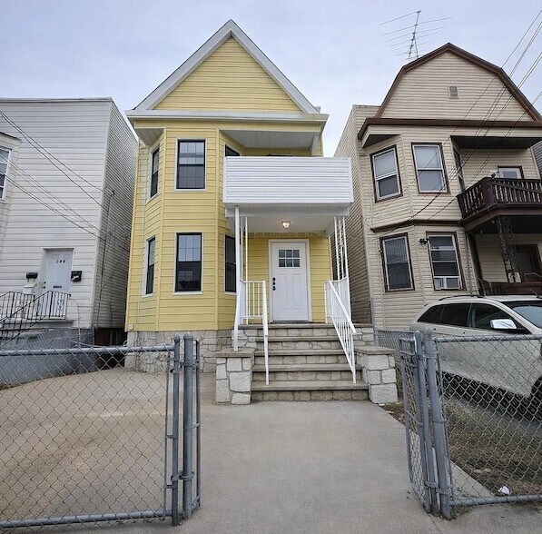 Foto del edificio - 144 Stevens Ave