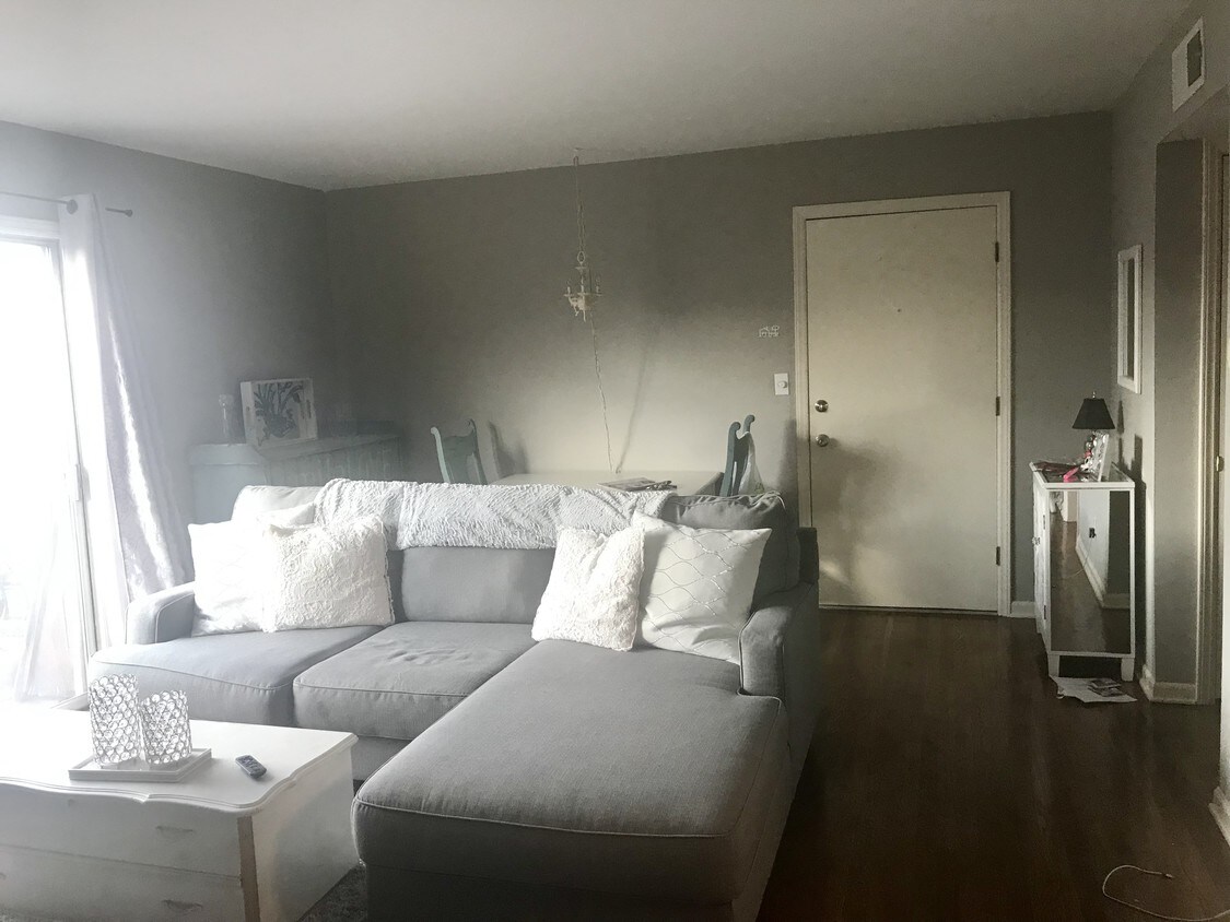 Sala de estar - 4426 Jarboe St