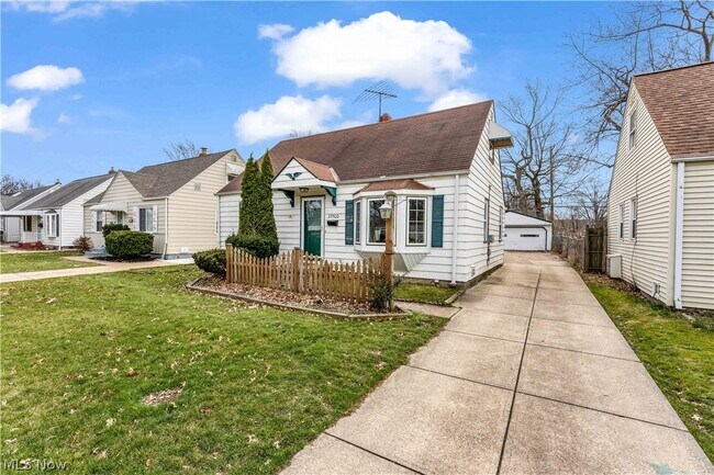 Building Photo - 25500 Briardale Ave