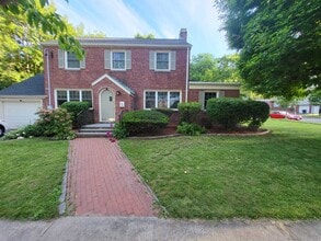 Building Photo - 134 Dyer St