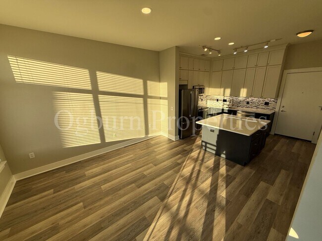 Foto del edificio - 810-421 W. 4th St-1BR/1BA 4th & Broad Condo!