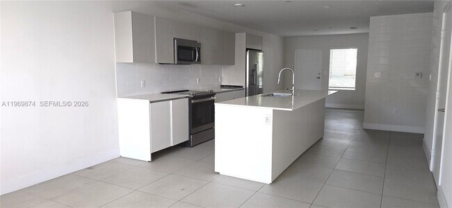 Foto del edificio - 2535 NE 193rd St